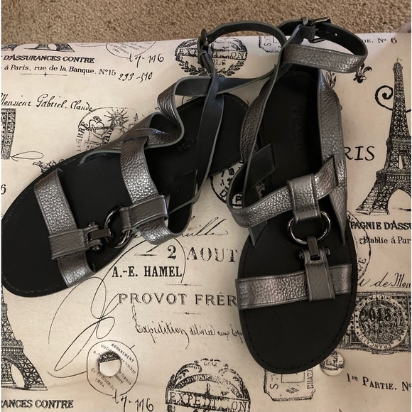 COACH Women's Elaine Metallic Gray Pebble Leather Flat Sandal Size 8. EUC - Picture 2 of 10